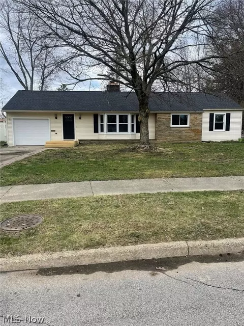 1274 Arthur Dr NW, Warren, OH 44485