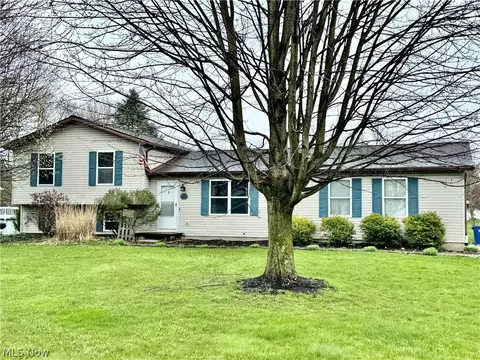 2777 Lydia Dr SW, Lordstown, OH 44481