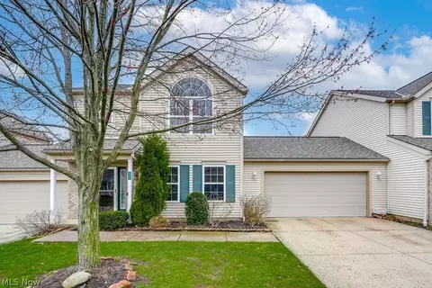 8284 Robinwood Ter, Macedonia, OH 44056
