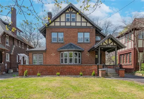 190 N Highland Ave, Akron, OH 44303