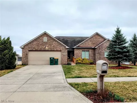 5715 W Longridge Dr, Seven Hills, OH 44131