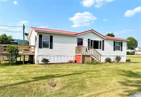 573 Virginia St, Waverly, WV 26184