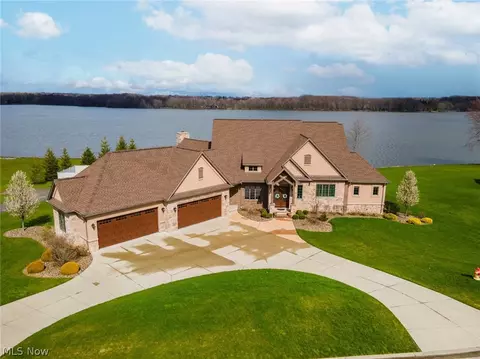 140 Via Napoli St, North Lima, OH 44452
