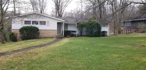 6920 Cranbrook Dr, Brecksville, OH 44141