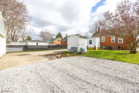 Exterior - 158 Lafayette St, Elyria, OH 44035 photo 5 of 7