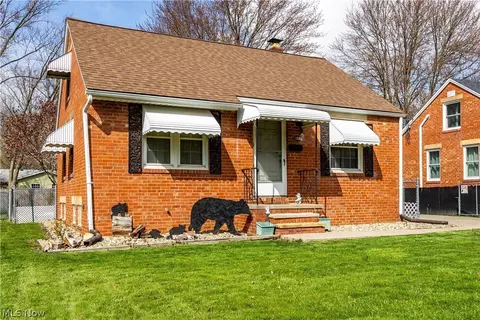 Exterior - 158 Lafayette St, Elyria, OH 44035 photo 2 of 7