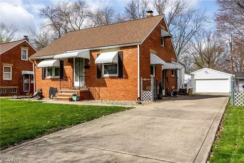158 Lafayette St, Elyria, OH 44035