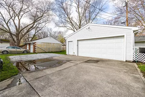 Exterior - 158 Lafayette St, Elyria, OH 44035 photo 4 of 7