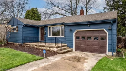 3250 Estates Cir, Youngstown, OH 44511