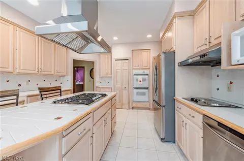 Kitchen - 5581 High Point Rd, Solon, OH 44139 photo 4 of 4