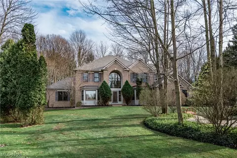 5581 High Point Rd, Solon, OH 44139