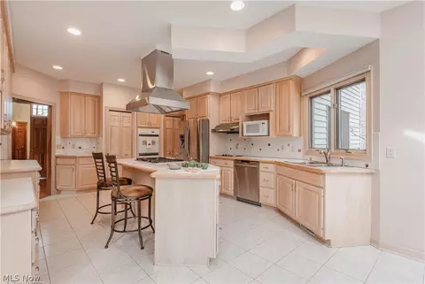 Kitchen - 5581 High Point Rd, Solon, OH 44139 photo 2 of 4
