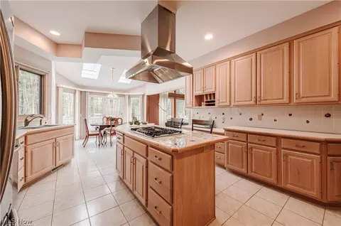 Kitchen - 5581 High Point Rd, Solon, OH 44139 photo 3 of 4