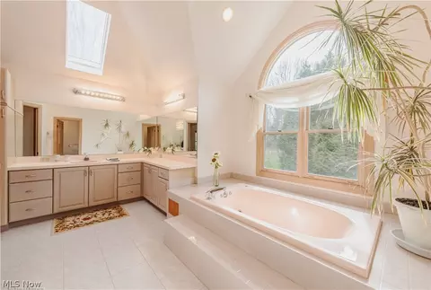 Bath - 5581 High Point Rd, Solon, OH 44139 photo 4 of 7