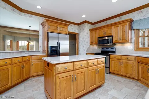 Kitchen - 8569 Yoder Rd, Wadsworth, OH 44281 photo 3 of 5