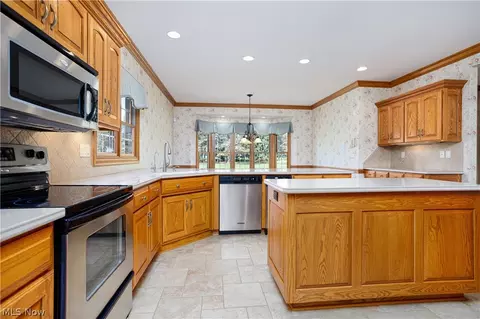 Kitchen - 8569 Yoder Rd, Wadsworth, OH 44281 photo 5 of 5