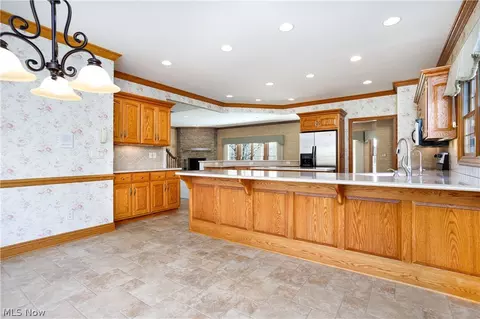 Kitchen - 8569 Yoder Rd, Wadsworth, OH 44281 photo 4 of 5
