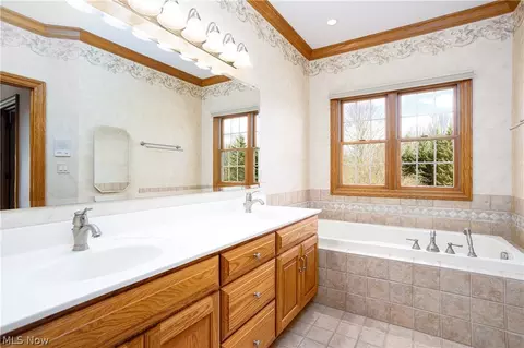 Bath - 8569 Yoder Rd, Wadsworth, OH 44281 photo 2 of 3