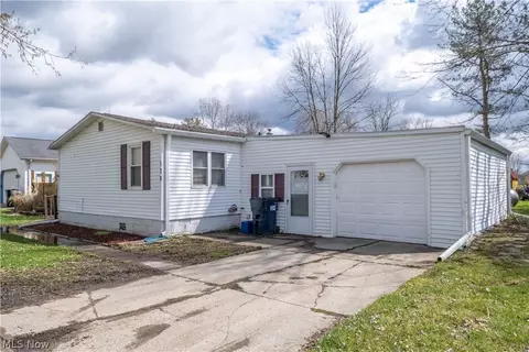 Exterior - 139 E Lake Ct, Lagrange, OH 44050 photo 4 of 6
