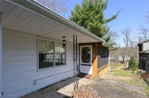 150 Spruce Dr NW, North Canton, OH 44720