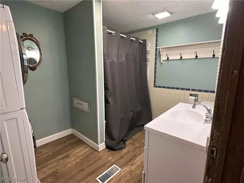 Bath - 211 E Porter St, Malvern, OH 44644 photo 1 of 5