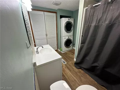 Bath - 211 E Porter St, Malvern, OH 44644 photo 2 of 5
