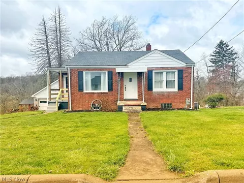 206 Garden Dr, Wintersville, OH 43953