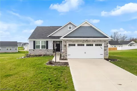 4407 Pioneer Cir SW, Massillon, OH 44646