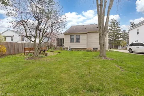 Exterior - 1009 E River St, Elyria, OH 44035 photo 5 of 7