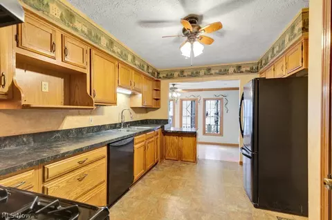 Kitchen - 1009 E River St, Elyria, OH 44035 photo 1 of 2