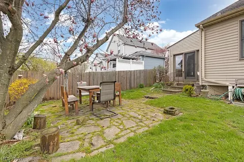 Exterior - 1009 E River St, Elyria, OH 44035 photo 7 of 7