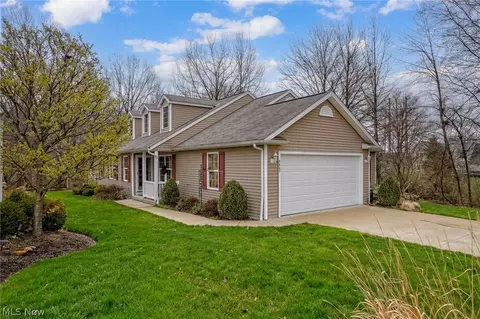 9605 Ravinia Dr, Olmsted Falls, OH 44138