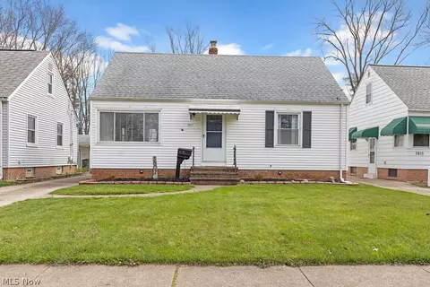 3807 W 210th St, Fairview Park, OH 44126