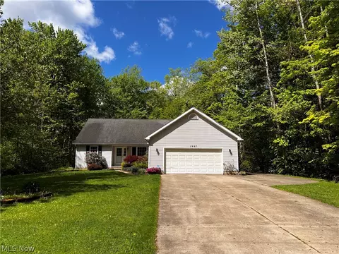 1997 Flame Lake Dr, Roaming Shores, OH 44084