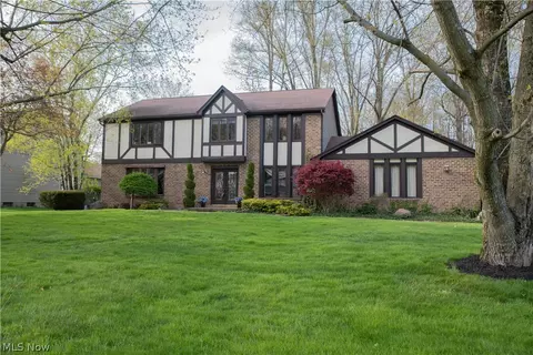 3656 Tippecanoe Pl, Canfield, OH 44406