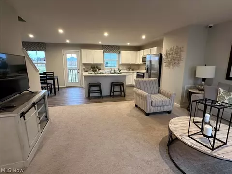 234 Leather Leaf Dr, Elyria, OH 44035 photo 2