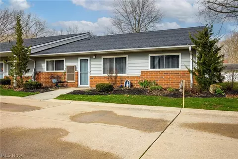 27083 Oakwood Cir #104X, Olmsted Twp, OH 44138