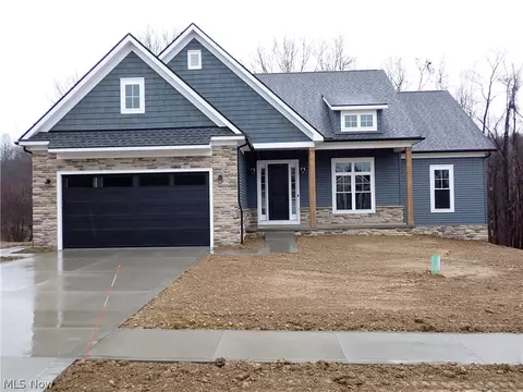 6979 Village Way Dr, Garrettsville, OH 44231
