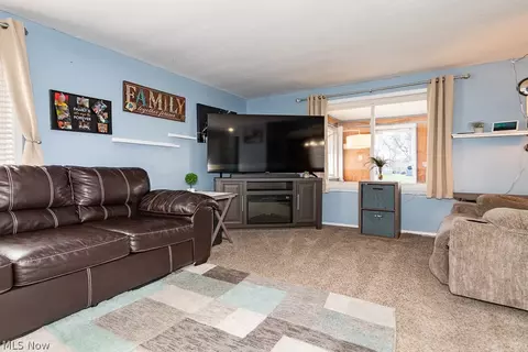Living - 1913 E 300th St, Wickliffe, OH 44092 photo 2 of 4