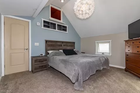 Bedroom - 1913 E 300th St, Wickliffe, OH 44092 photo 4 of 11