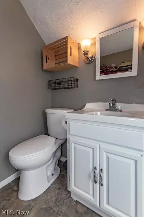 Bath - 1913 E 300th St, Wickliffe, OH 44092 photo 3 of 4