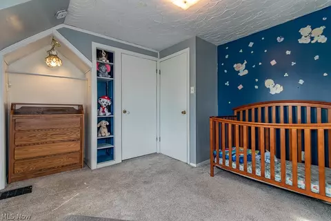 Bedroom - 1913 E 300th St, Wickliffe, OH 44092 photo 9 of 11