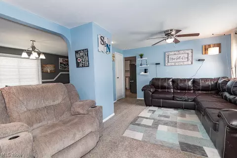 Living - 1913 E 300th St, Wickliffe, OH 44092 photo 3 of 4