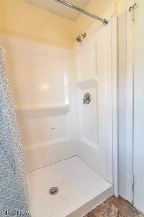 Bath - 1913 E 300th St, Wickliffe, OH 44092 photo 2 of 4