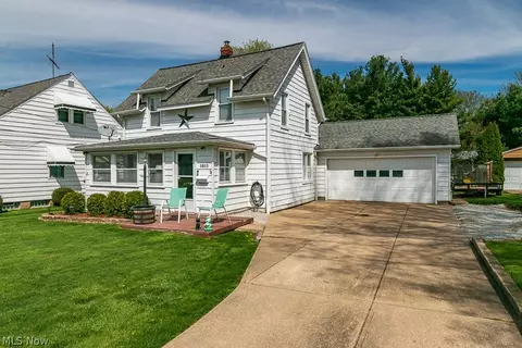 Exterior - 1913 E 300th St, Wickliffe, OH 44092 photo 11 of 11