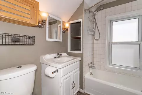 Bath - 1913 E 300th St, Wickliffe, OH 44092 photo 4 of 4