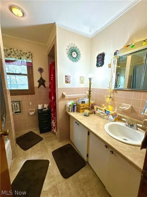 Bath - 60997 Sandy Ridge Rd, Barnesville, OH 43713 photo 1 of 3