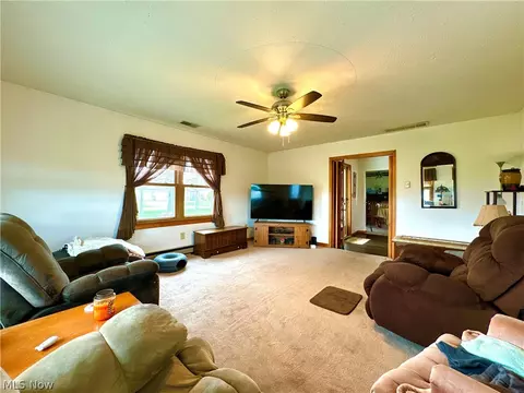 Living - 60997 Sandy Ridge Rd, Barnesville, OH 43713 photo 2 of 3