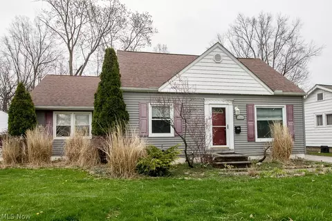 1703 E 300th St, Wickliffe, OH 44092