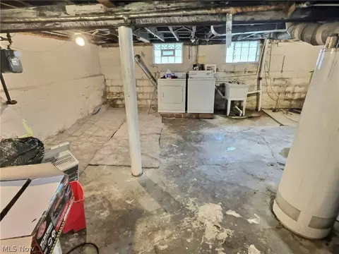 1470 E 221st St, Euclid, OH 44117 photo 9